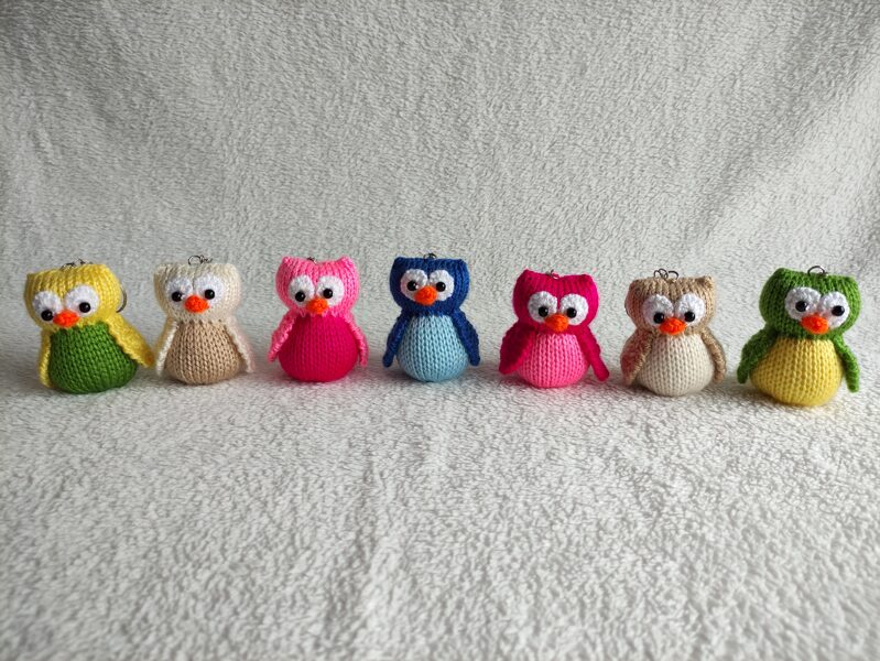 1 pc Owl keychain - many colors to choose